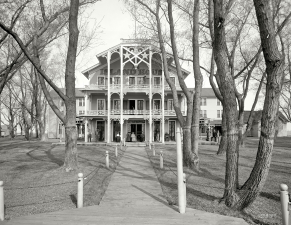 Photo showing: Star Island House -- St. Clair Flats, Michigan, circa 1910.
