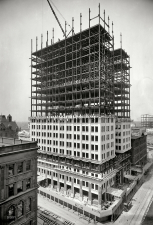 Photo showing: Dime Bank Rising -- Detroit, circa 1911. Dime Savings Bank building under construction.