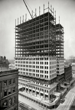 Photo showing: Dime Bank Rising -- Detroit circa 1912. Dime Savings Bank building under construction.