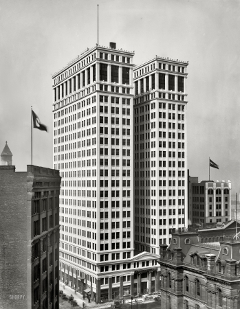Photo showing: Dime Bank Completed -- Detroit, circa 1912. Dime Savings Bank.