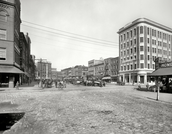 Photo showing: Commercial Place -- Norfolk, Virginia, circa 1910.