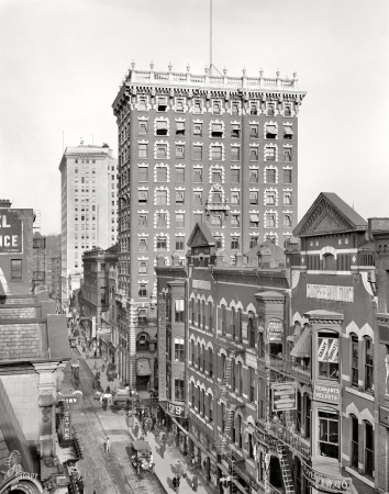 Photo showing: Westminster Street -- Providence, Rhode Island, circa 1910. Westminster Street and Union Trust building.
