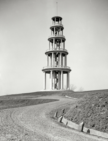Photo showing: Stairway to Heaven -- Vicksburg, Mississippi, circa 1909. Vicksburg National Military Park. New concrete observatory tower.