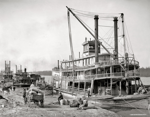 Photo showing: Levee Lading -- Vicksburg, Mississippi, circa 1900. The sternwheeler Falls City.