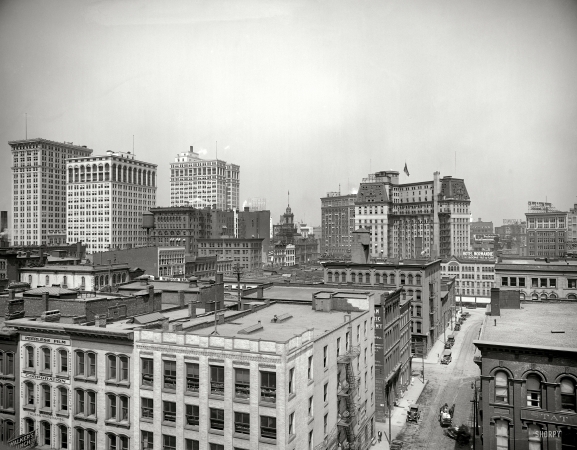 Photo showing: Detroit Cityscape -- Looking northwest from roof of interurban station, circa 1917.