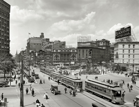 Photo showing: Woodward Avenue -- Detroit, Michigan, circa 1917.