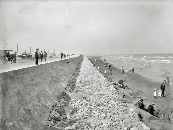 Photo showing: Galveston: 1905 -- Seawall and beach at Galveston, Texas.