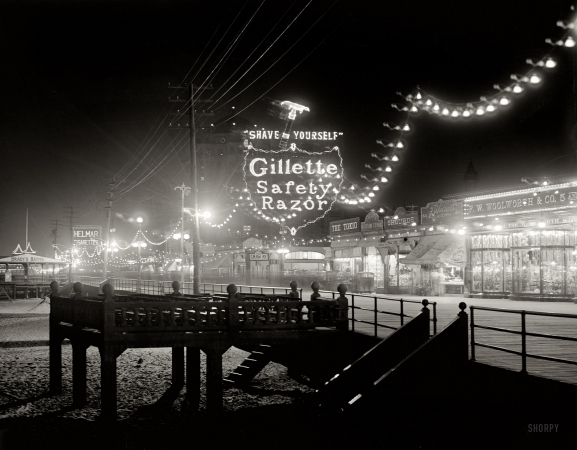 Photo showing: Boardwalk Lights -- Atlantic City, New Jersey, circa 1910. The Boardwalk at night.