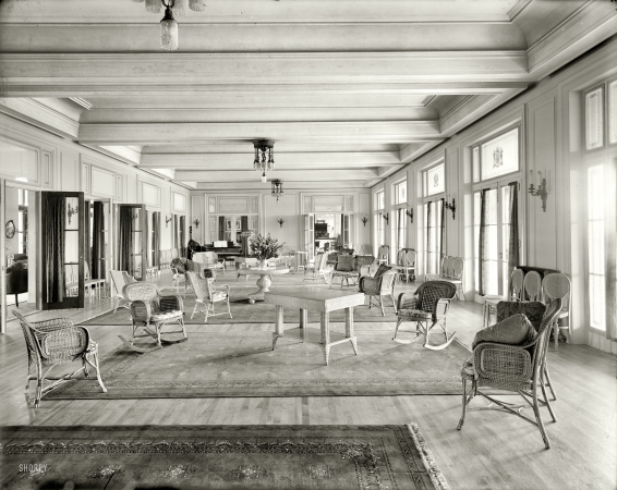 Photo showing: Ladies Parlor -- Bluff Point, New York, circa 1910. Hotel Champlain, ladies' parlor.