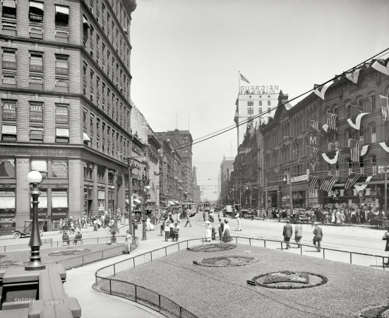Photo showing: Euclid Avenue -- Cleveland, Ohio, circa 1911. Euclid Avenue, east from Public Square.