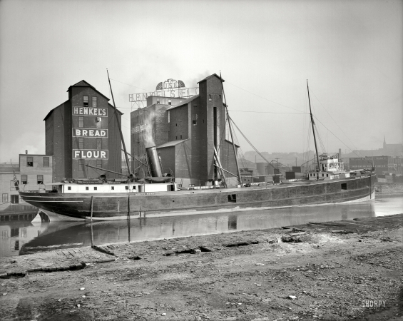 Photo showing: North Star -- Cleveland, Ohio, circa 1905. North Star at Henkel's elevator.