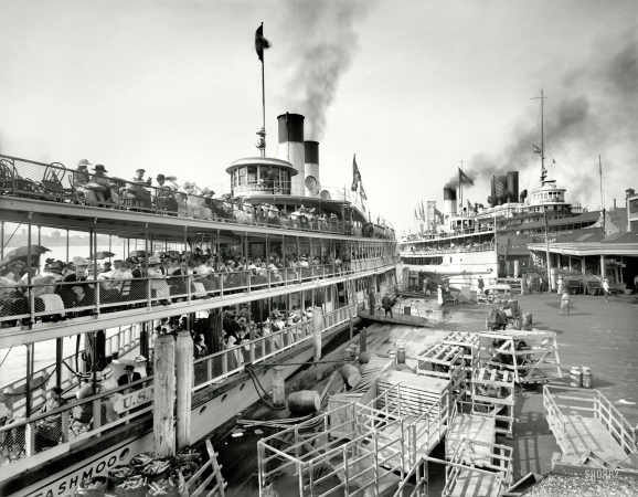 Photo showing: Tashmoo Plus Two -- Detroit circa 1912. Daily river excursion steamers. Sidewheelers Tashmoo, Owana and City of Detroit III at White Star Line dock.