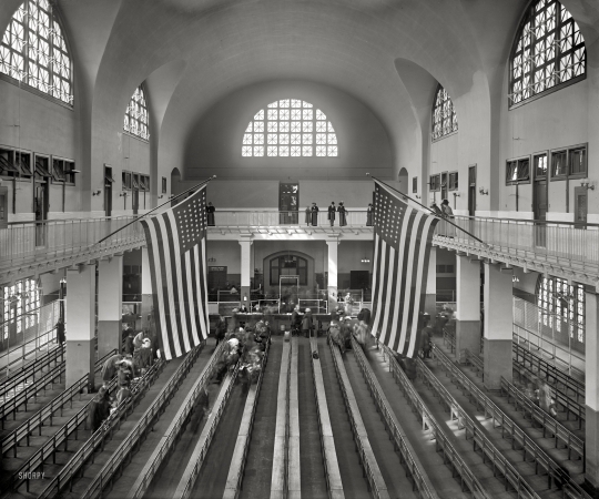 Photo showing: Ellis Island -- New York circa 1911. Inspection room, Ellis Island.