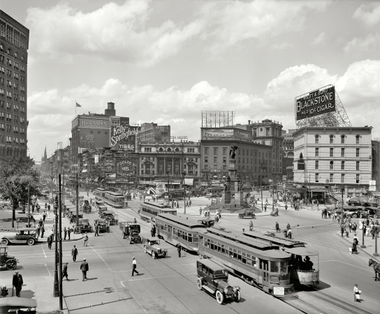 Photo showing: Detroit in the Teens -- Looking up Woodward Avenue, circa 1917.