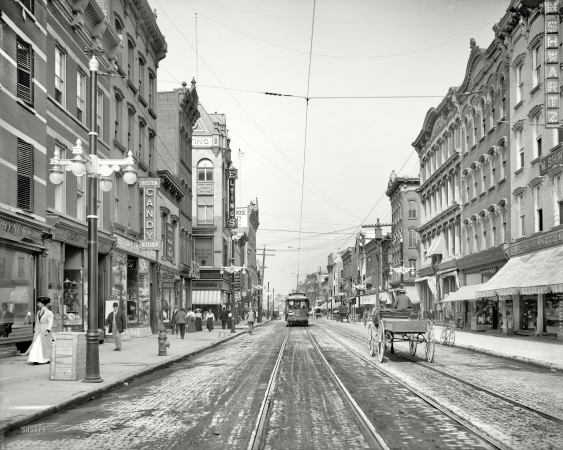 Photo showing: Poughkeepsie, New York -- Main Street looking toward Liberty, circa 1912.