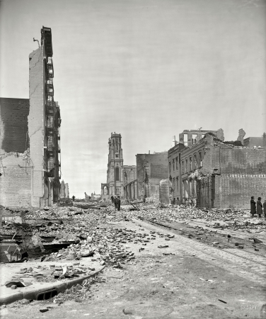 Photo showing: Sutter Street Ruins -- San Francisco, April 1906, after the earthquake and fire. Sutter Street up from Grant Avenue.