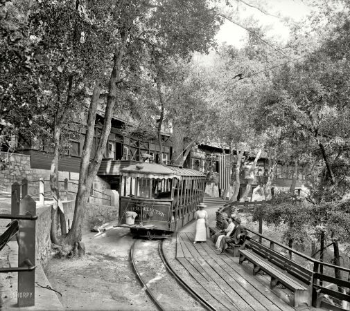 Photo showing: Streetcar to the Sky -- Mount Lowe, California, circa 1913. Electric car at Ye Alpine Tavern, Mount Lowe Railway.
