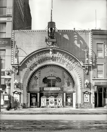 Photo showing: Majestic Theatre -- Detroit, circa 1909. Motion pictures and vaudeville.