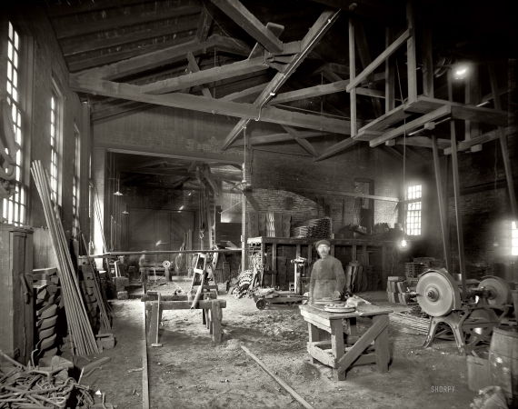 Photo showing: The Scrap Room -- Wyandotte, Michigan, circa 1915. Detroit Shipbuilding Co., scrap room.