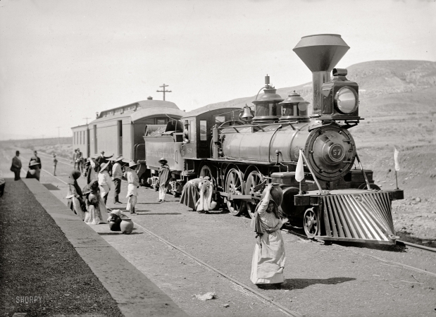 Photo showing: Mexican Rail -- Mexican Central Railway train at station, circa 1890. 