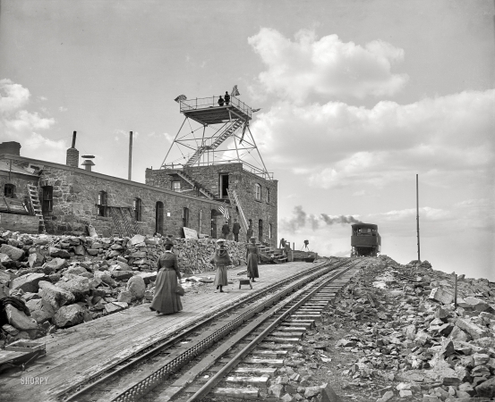 Photo showing: At the Peak -- Colorado circa 1901. Station and hotel, summit of Pike's Peak.