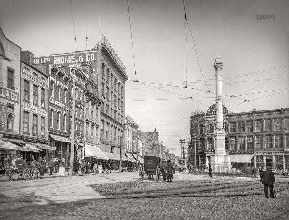 Photo showing: Commercial Place II -- Norfolk, Virginia, 1905. Main Street and Market Square (i.e., Commercial Place).