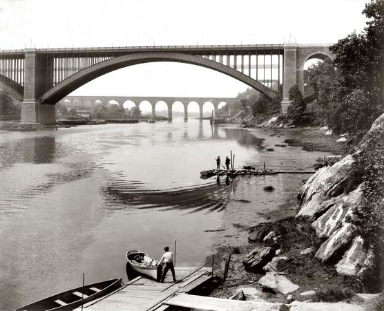 Photo showing: Harlem River -- New York circa 1890. The Washington and the High Bridge over the Harlem River.