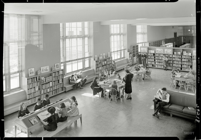 Photo showing: Library for Kids -- February 1, 1941. Brooklyn Public Library, Prospect Park Plaza. Children's Room, from balcony.