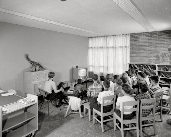 Photo showing: Educational TV -- Nov. 1, 1954. Schenectady, N.Y. Grout Park School, Hamburg Street. Television in library.