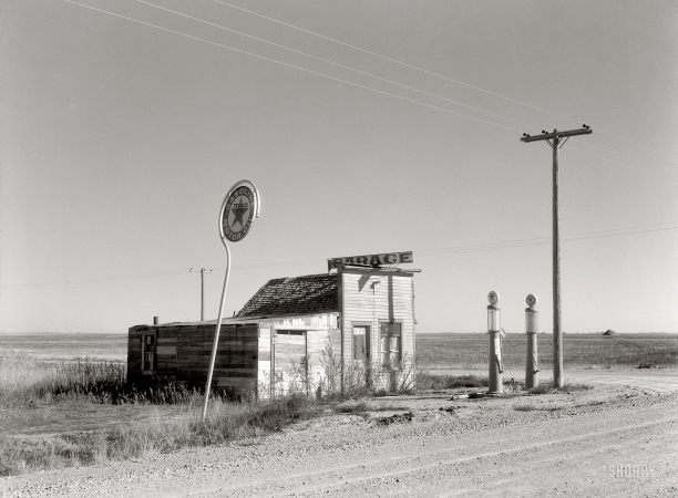 Photo showing: Last Chance Texaco -- October 1937. Abandoned garage on Highway No. 2. Western North Dakota.