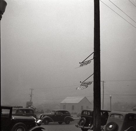 Photo showing: Dust Storm -- Amarillo, Texas, April 1936. Note heavy metal signs blown out by wind.