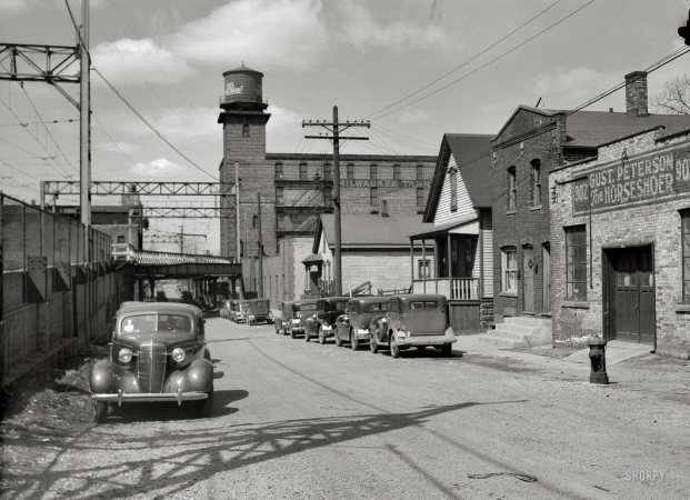 Photo showing: Milwaukee: 1936 -- Houses at Detroit and Van Buren streets near the electric railroad.