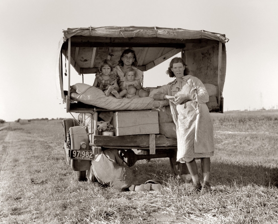 Photo showing: Flat Broke -- August 1936. Family between Dallas and Austin, Texas. Photo by Dorothea Lange.