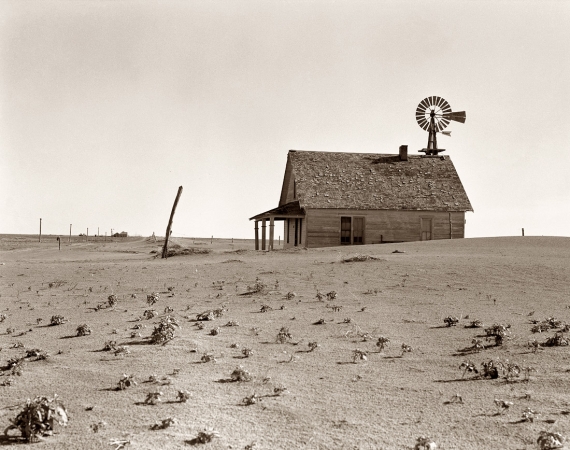 Photo showing: Dust Bowl Farm -- 1938. Coldwater District north of Dalhart, Texas. This house is occupied; most here have been abandoned.