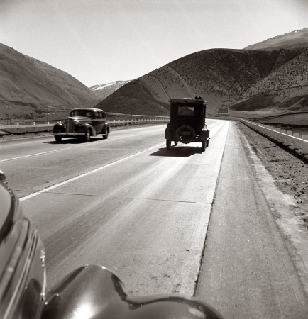 Photo showing: Migrant Jalopy -- U.S. 99 in Kern County, California, on the Tehachapi Ridge. February 1939.