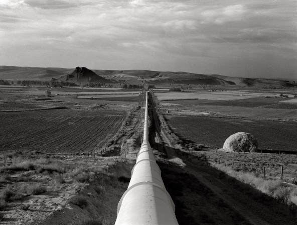 Photo showing: Pipeline to Dead Ox Flat -- October 1939. Malheur County, Oregon. Siphon carries water five miles to Dead Ox Flat. It is eight feet in diameter.