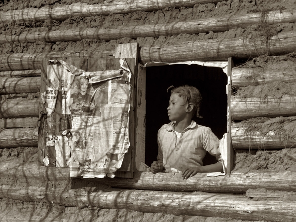 Photo showing: Picture Window -- Gee's Bend, Alabama, April 1937. Descendants of slaves are still living very primitively on the plantation.
