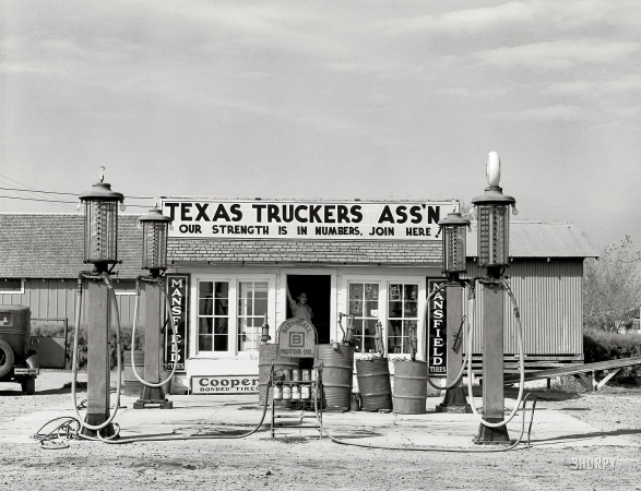 Photo showing: Texas Truck Stop -- February 1939. Gas station. Edcouch, Texas.