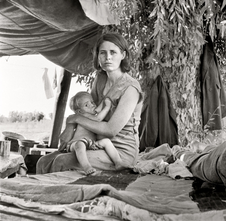 Photo showing: Migrant Mother II -- Aug. 17, 1936. Blythe, Calif. Drought refugees from Oklahoma camping by the roadside.
They hope to work in the cotton fields. There are seven in family.