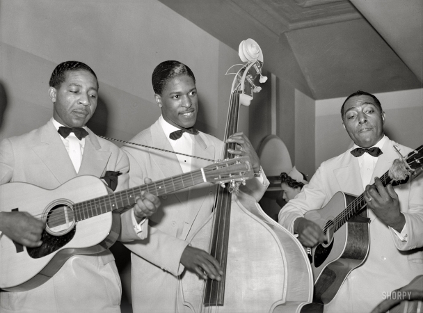 Photo showing: Lonnie Johnson -- At left, the pioneering jazz and R&B guitarist in Chicago, April 1941.