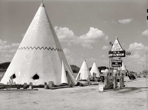 Photo showing: Wigwam Village: 1940 -- Cave City, Kentucky July 1940. Wigwam Village #2.