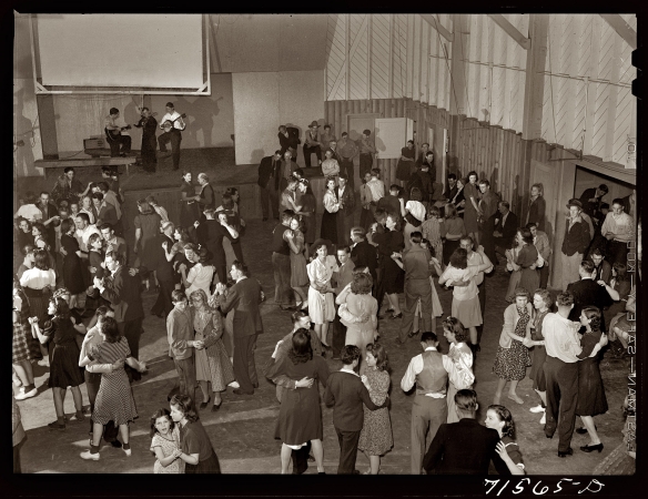Photo showing: Saturday Night Dance: 1942 -- Community house Saturday night dance in the Farm Security Administration settlement of Woodville, California.
