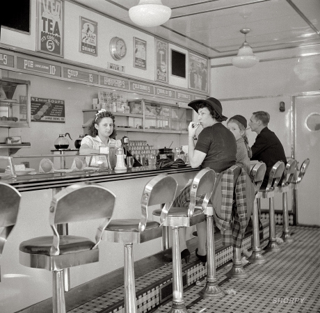 Photo showing: White Tower -- October 1941. White Tower hamburger stand, the popular place in Amsterdam, New York.