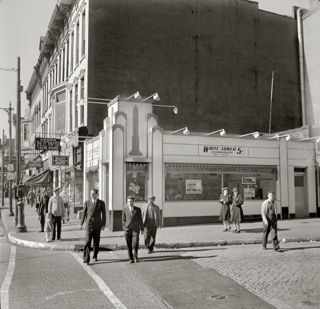 Photo showing: White Tower Burgers -- October 1941. Exterior view of the White Tower restaurant in Amsterdam, New York.