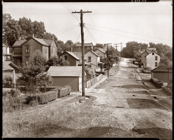 Photo showing: Mount Pleasant -- Back street. Mount Pleasant, Westmoreland County, Pennsylvania, July 1935.