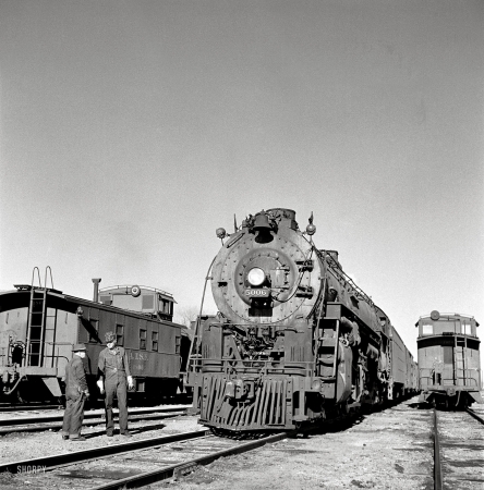 Photo showing: Eastbound: 1943 -- Eastbound train about to leave the Atchison, Topeka and Santa Fe yard, Vaughn, New Mexico.
