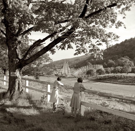 Photo showing: Country Carnival -- Amusement park outside Southington, Connecticut, May 1942.