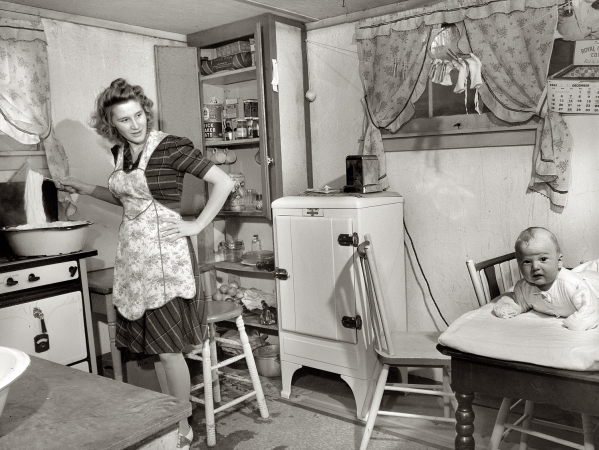 Photo showing: Stovetop Diaper Detail -- Washington, D.C. December 1943. Wife of a second class petty officer does the washing every morning.