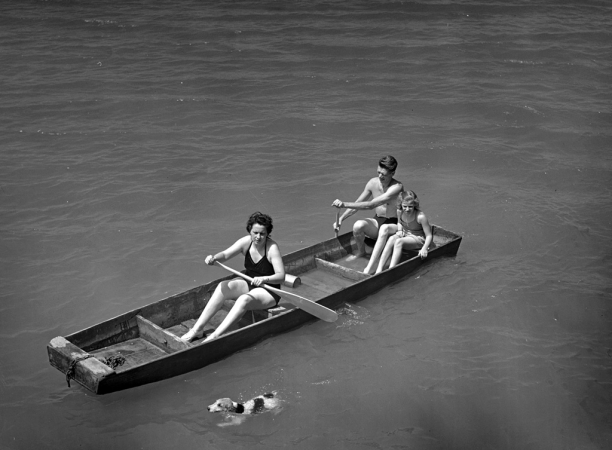 Photo showing: Rowing on the River -- Sheffield, Alabama. Kenneth C. Hall, his wife and daughter rowing on the Tennessee River, June 1942.