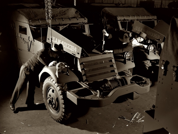 Photo showing: Halftrack Scout -- December 1941. Halftrack scout car. White Motor Company, Cleveland, Ohio.